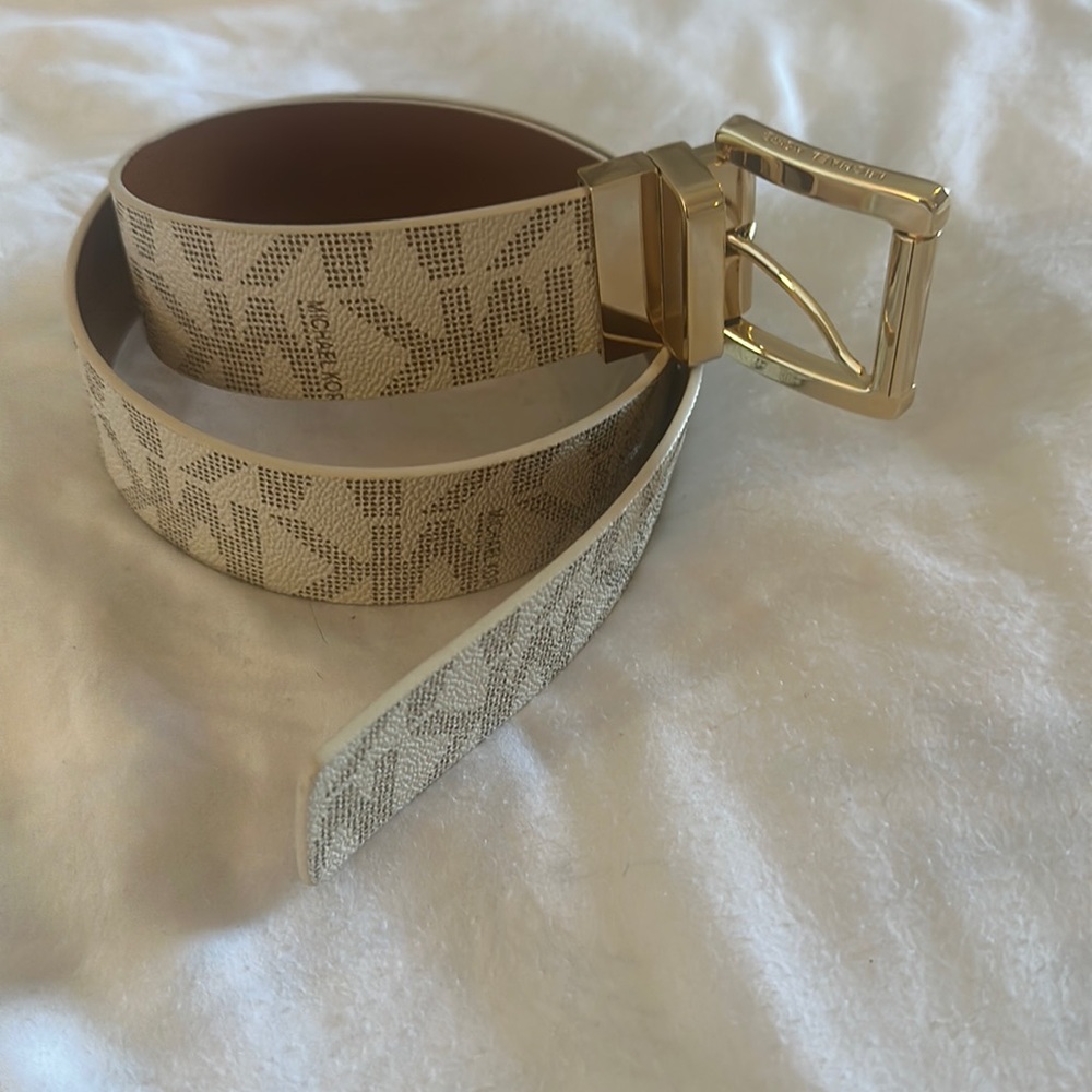 NWOT womens reversible MK belt